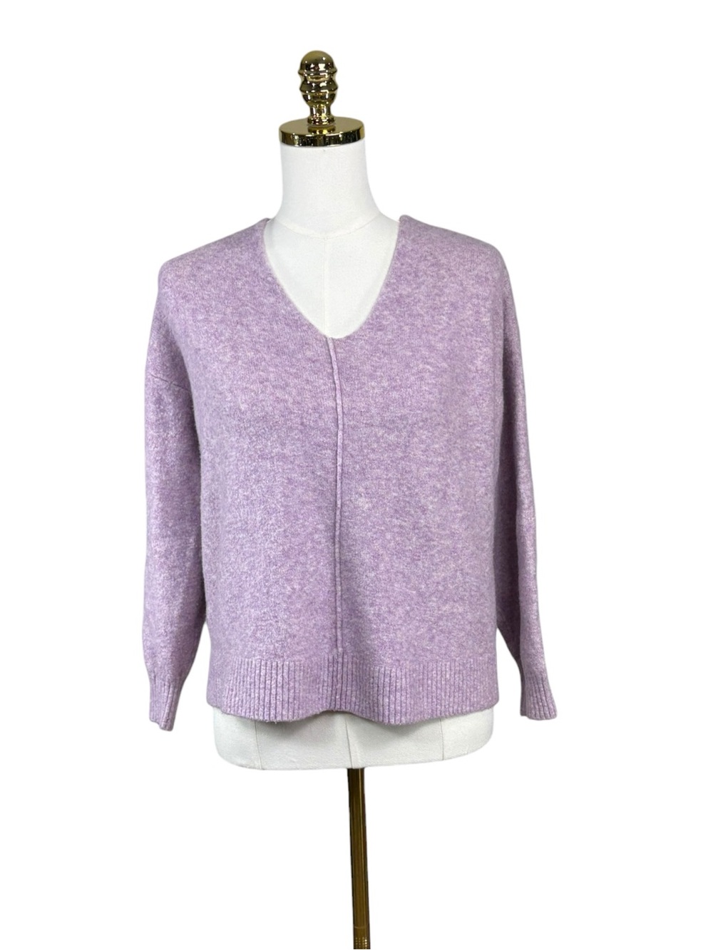 Woman’s LOFT lightweight purple soft v neck sweater size XS